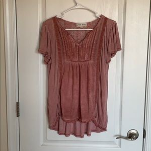 Short sleeved shirt with lace detail